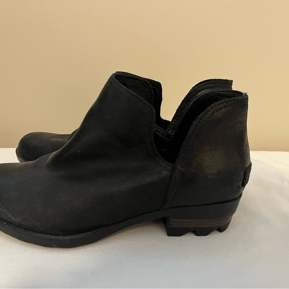 SOREL Lolla Cut Out Women's Black Leather Bootie Ankle Boots Size 6 - Picture 2 of 5